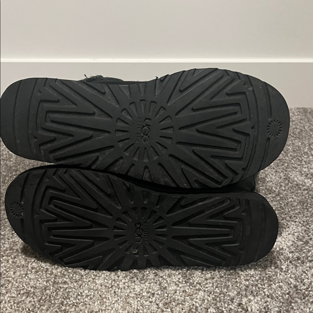 UGG Bailey Button Triplet II Boot - Picture 4 of 5